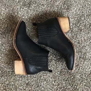 American Eagle black Chelsea boots